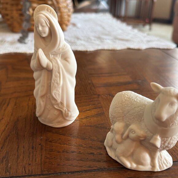 Lenox “Commemorate 2000” Nativity Set – 10 Pieces - Picture 5 of 9